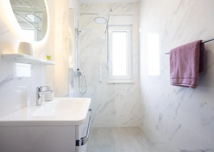 La Petite 特罗吉尔